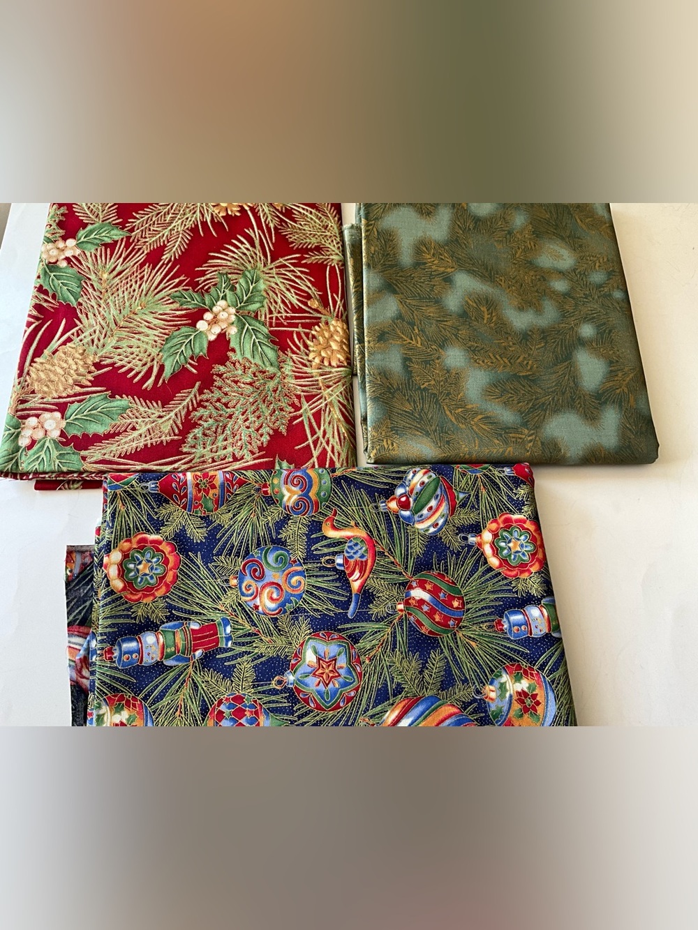 Quilting Sewing Crafts Holiday Material Lot Hoffman Fabrics Xmas Blubs Pinecones